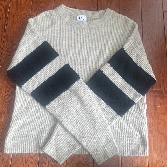 John + Jenn Sweater - Picture 3 of 3